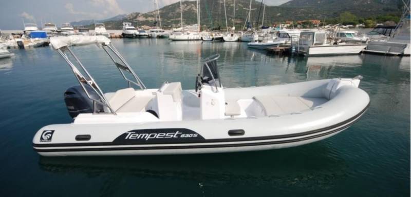 Location bateau  à Hyères pour 8 personnes
